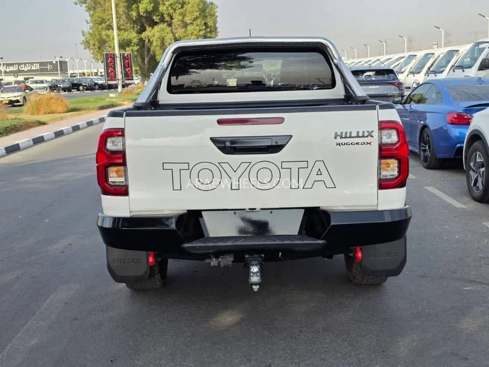 Toyota Hilux 2018 for Sale in Dubai Image-6