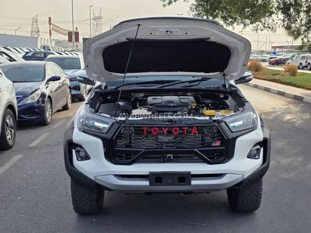 Toyota Hilux 2018 for Sale in Dubai Image-12