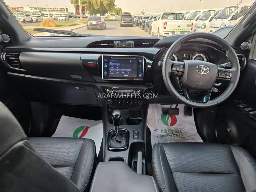 Toyota Hilux 2018 for Sale in Dubai Image-13