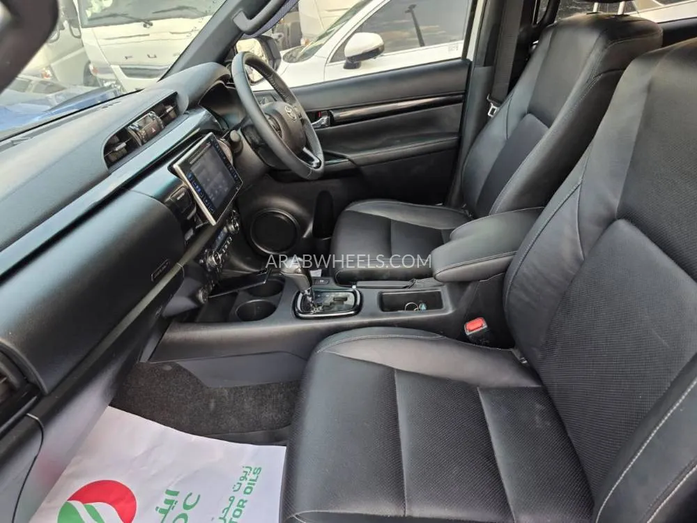 Toyota Hilux 2018 for Sale in Dubai Image-14