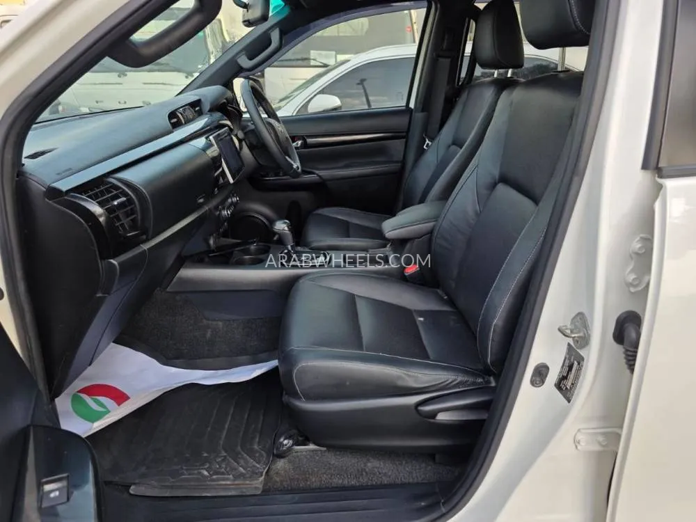 Toyota Hilux 2018 for Sale in Dubai Image-17