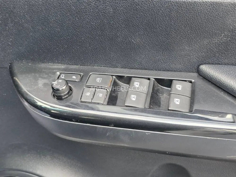 Toyota Hilux 2018 for Sale in Dubai Image-20