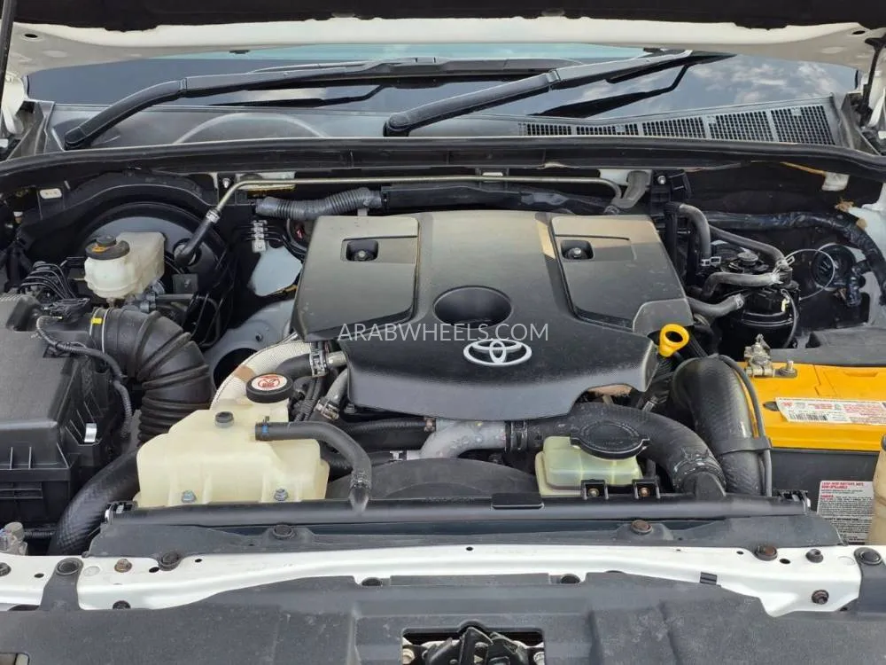 Toyota Hilux 2018 for Sale in Dubai Image-25