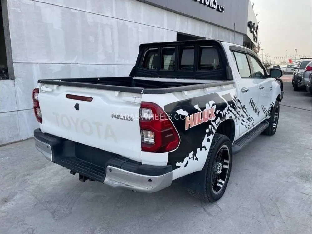 Toyota Hilux 2019 for Sale in Dubai Image-3