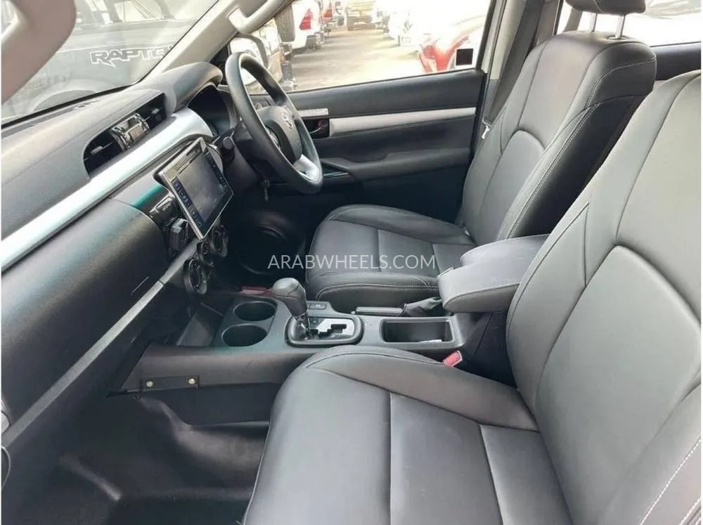 Toyota Hilux 2019 for Sale in Dubai Image-12