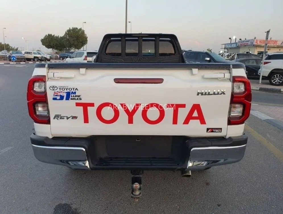 Toyota Hilux 2020 for Sale in Dubai Image-8