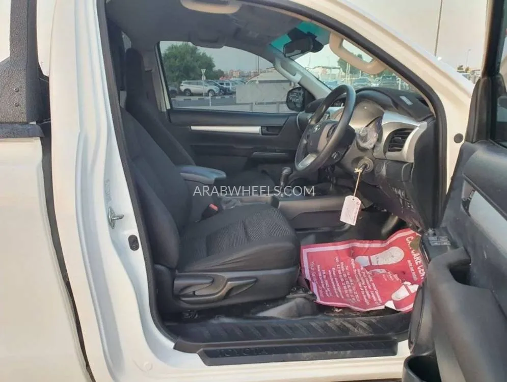 Toyota Hilux 2020 for Sale in Dubai Image-12