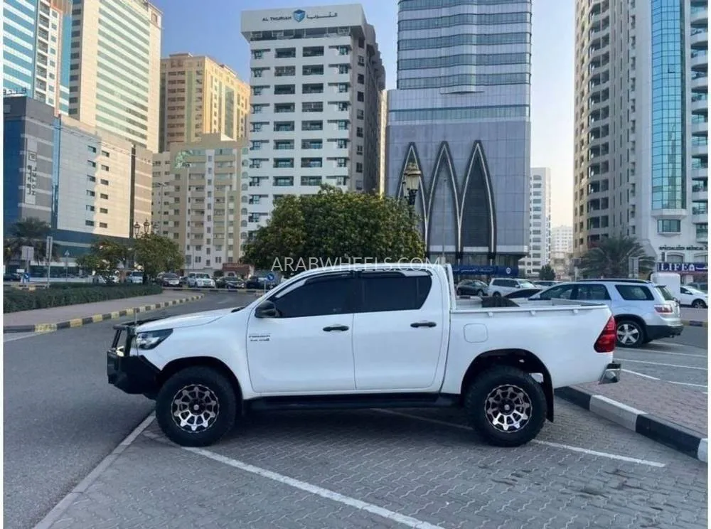 Toyota Hilux 2021 for Sale in Dubai Image-4