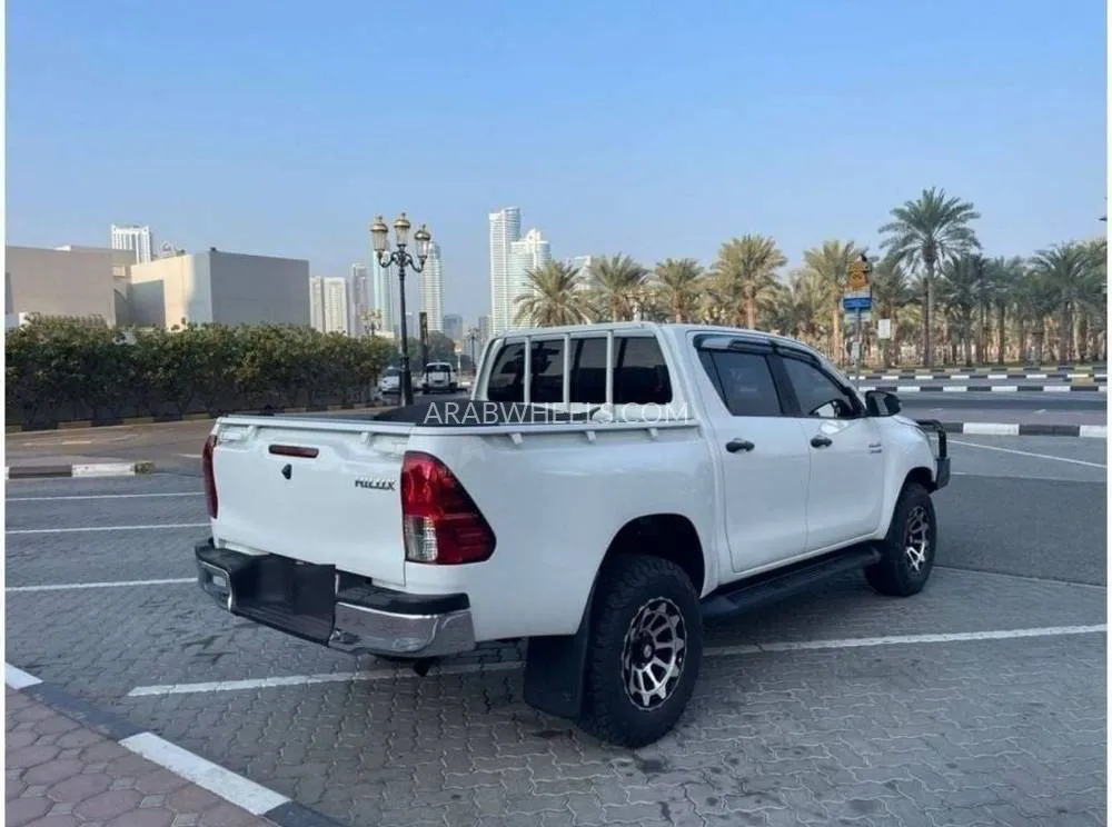 Toyota Hilux 2021 for Sale in Dubai Image-5