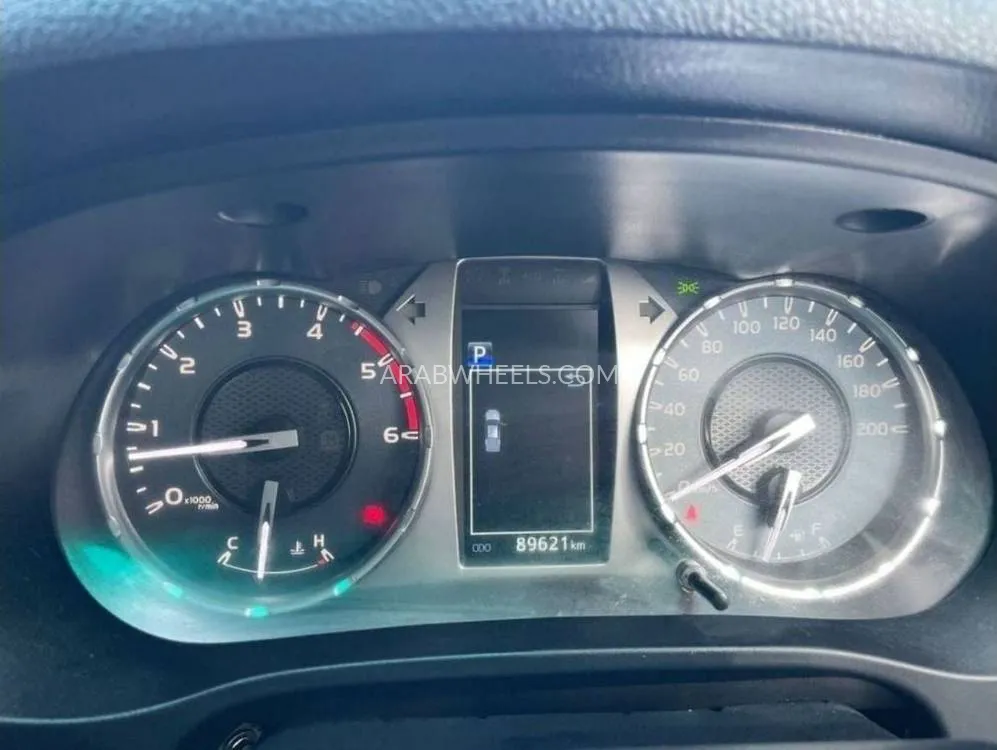 Toyota Hilux 2021 for Sale in Dubai Image-8