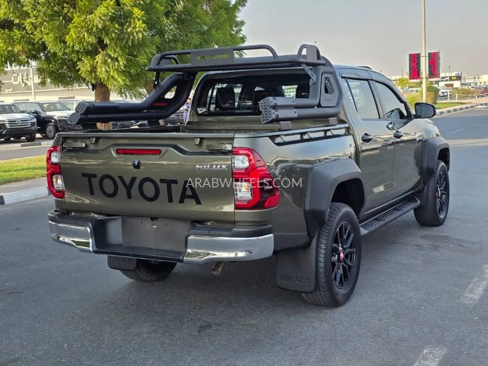 Toyota Hilux 2023 for Sale in Dubai Image-4