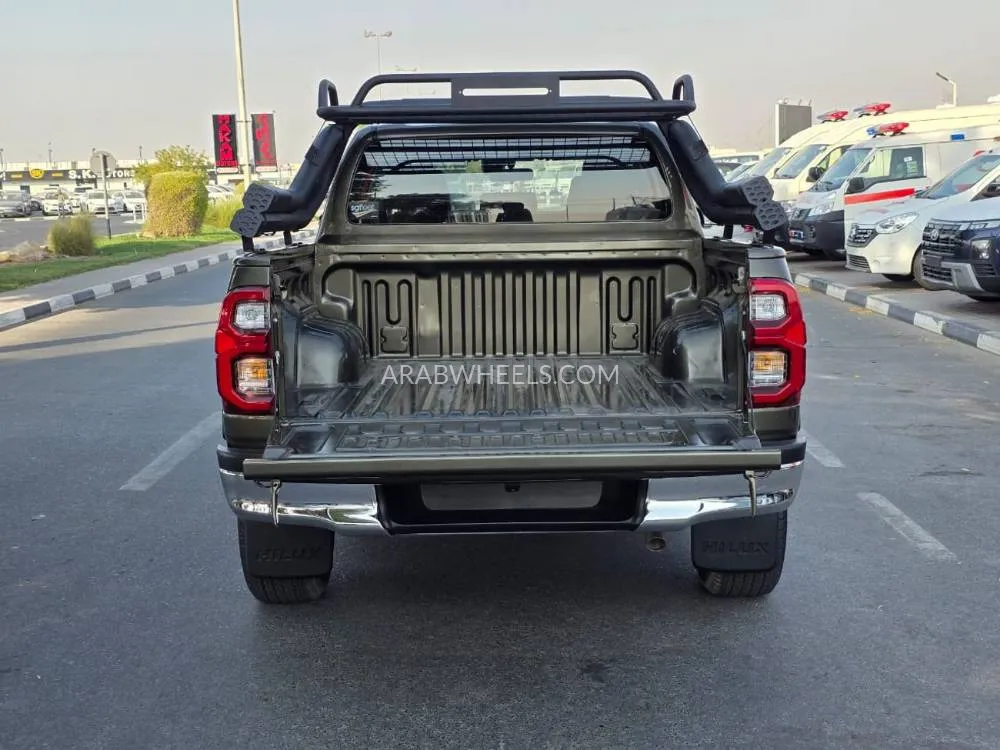 Toyota Hilux 2023 for Sale in Dubai Image-11