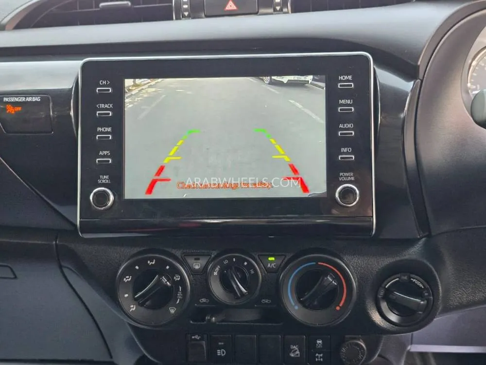 Toyota Hilux 2023 for Sale in Dubai Image-13