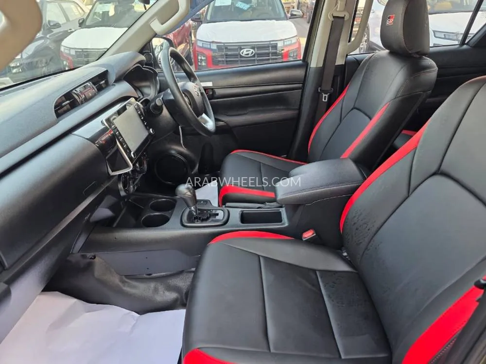 Toyota Hilux 2023 for Sale in Dubai Image-14