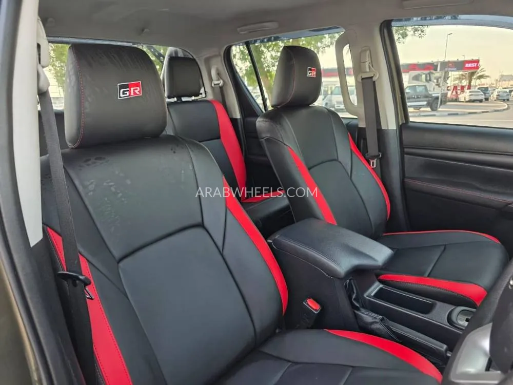 Toyota Hilux 2023 for Sale in Dubai Image-19