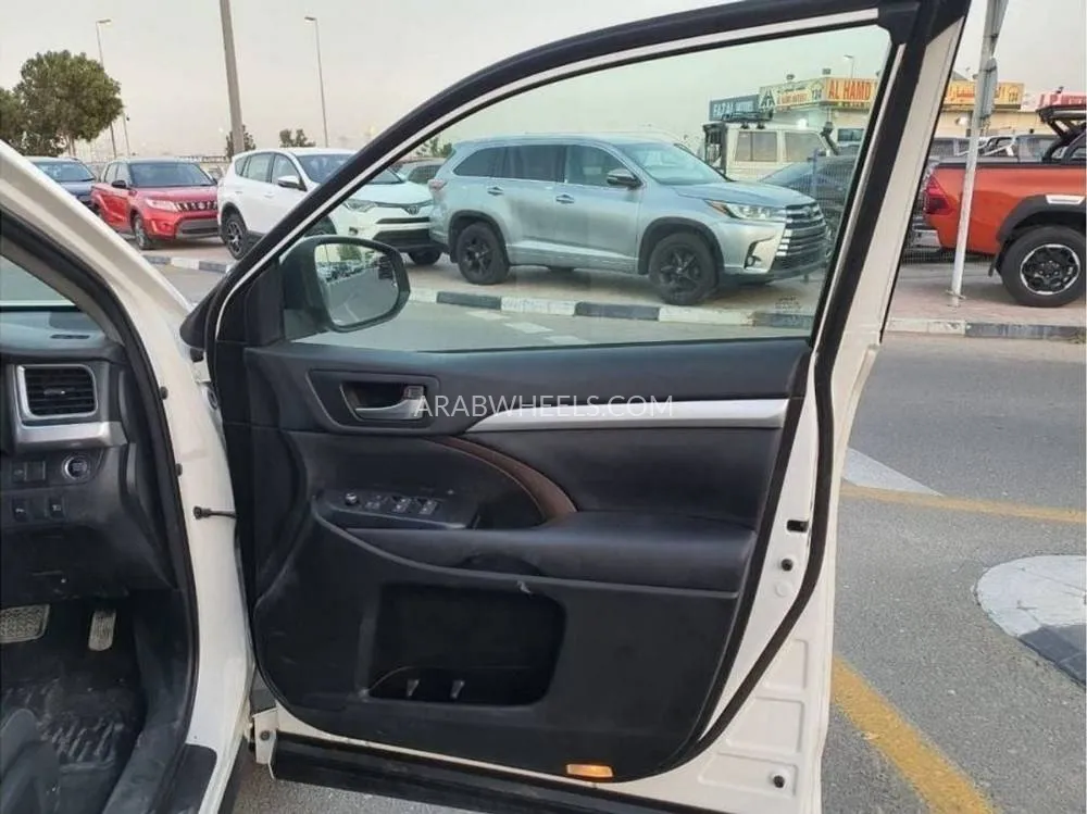 Toyota Kluger 2018 for Sale in Dubai Image-8