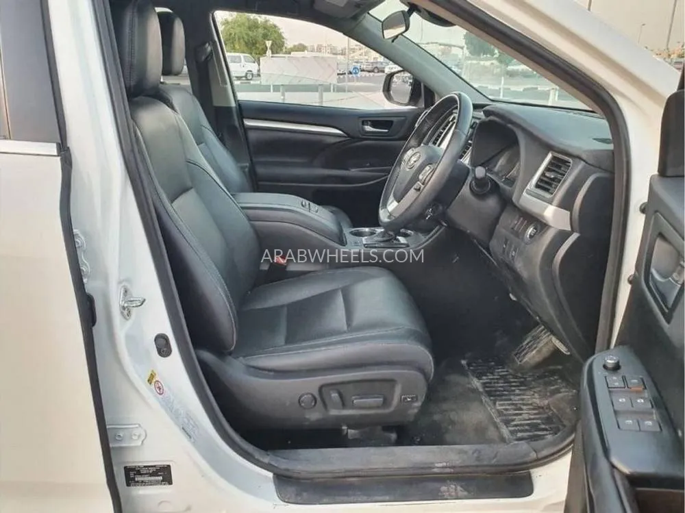 Toyota Kluger 2018 for Sale in Dubai Image-12