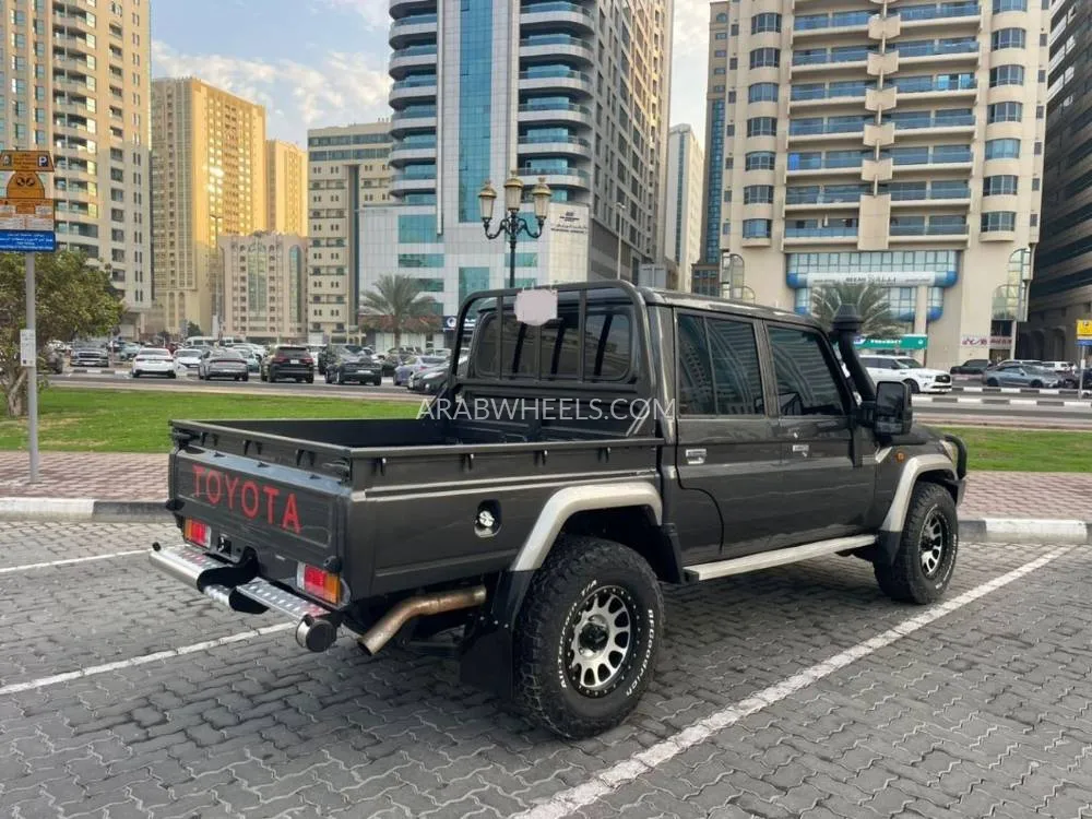 Toyota Land Cruiser 70 Series 2014 for Sale in Dubai Image-6