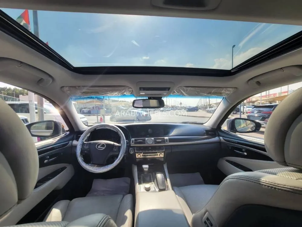 لكزس LS 2013 for Sale in الشارقة Image-12