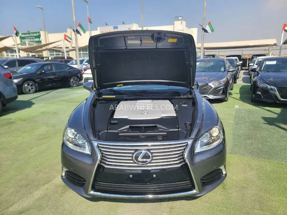 لكزس LS 2013 for Sale in الشارقة Image-21