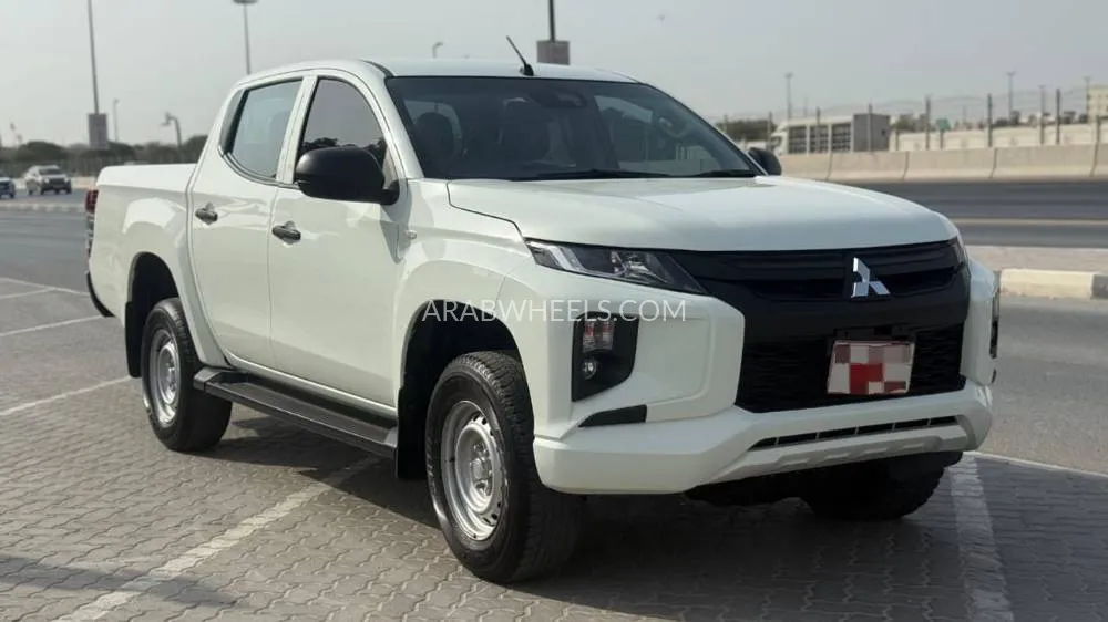 Mitsubishi Triton 2023 for Sale in Dubai Image-2
