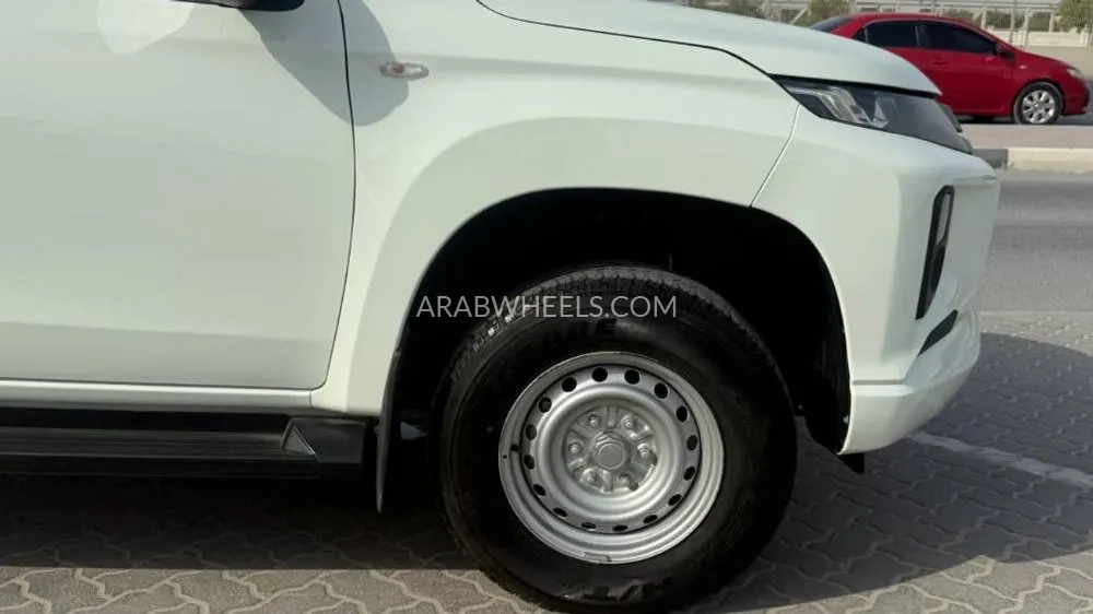 Mitsubishi Triton 2023 for Sale in Dubai Image-10