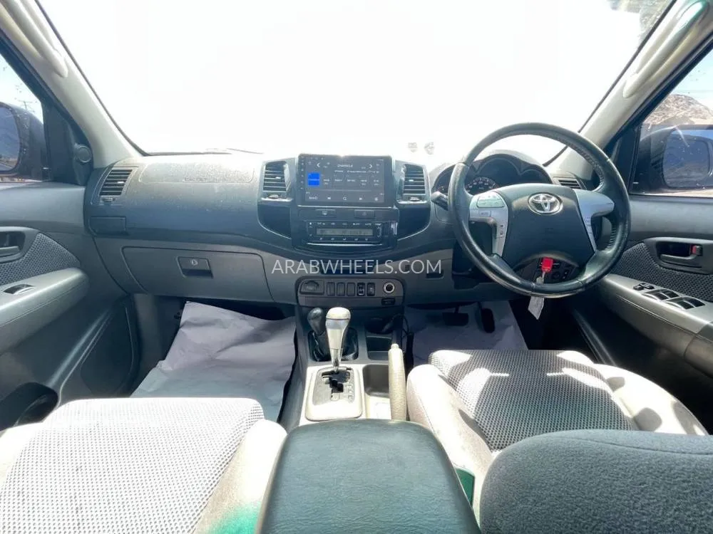 Toyota Hilux 2013 for Sale in Dubai Image-19