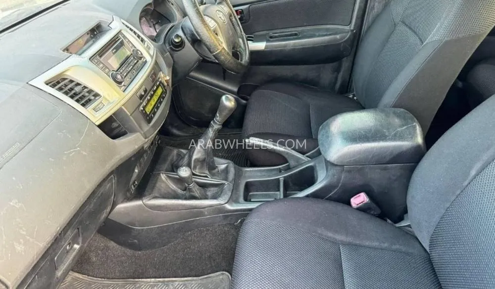 Toyota Hilux 2014 for Sale in Dubai Image-18