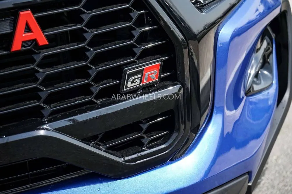 Toyota Hilux 2018 for Sale in Dubai Image-9