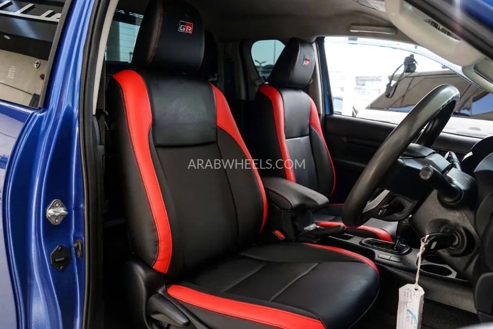 Toyota Hilux 2018 for Sale in Dubai Image-24