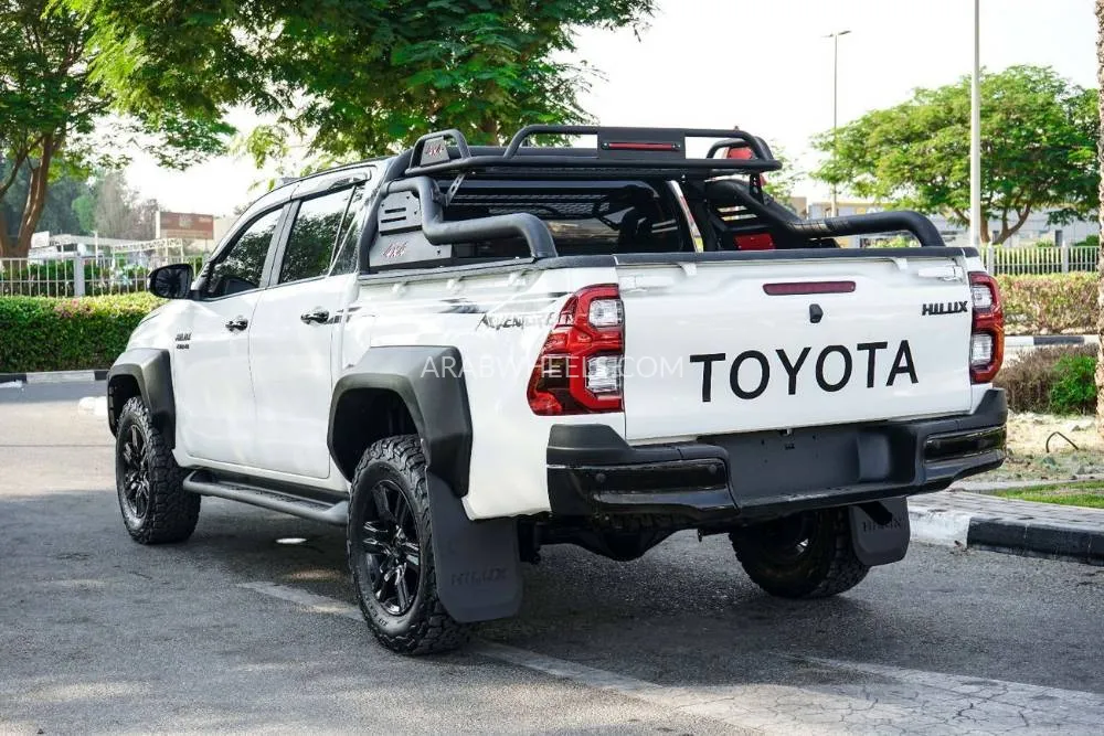 Toyota Hilux 2023 for Sale in Dubai Image-7