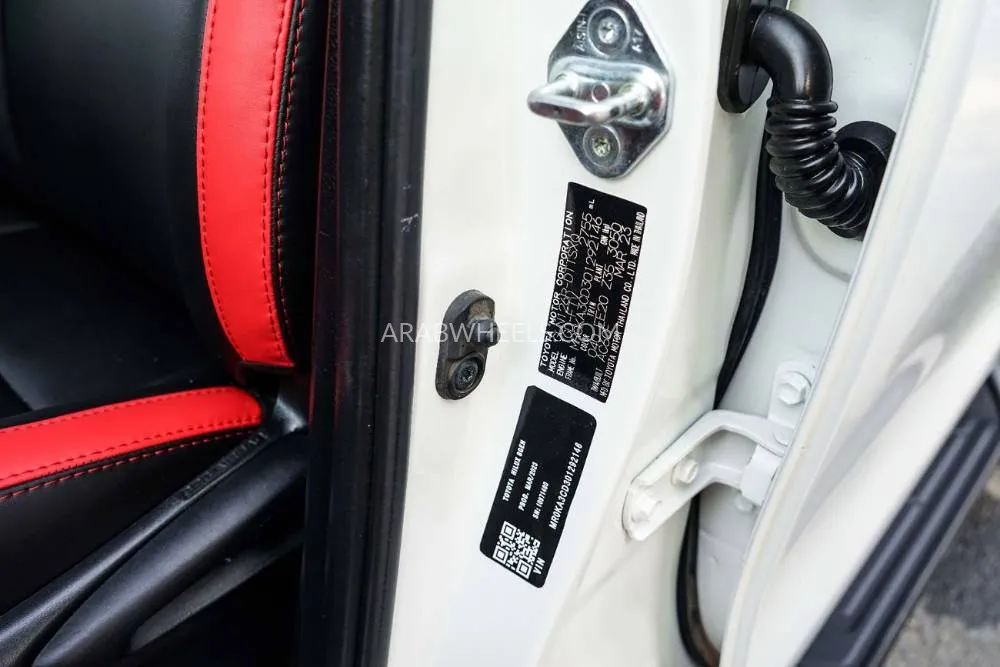 Toyota Hilux 2023 for Sale in Dubai Image-19