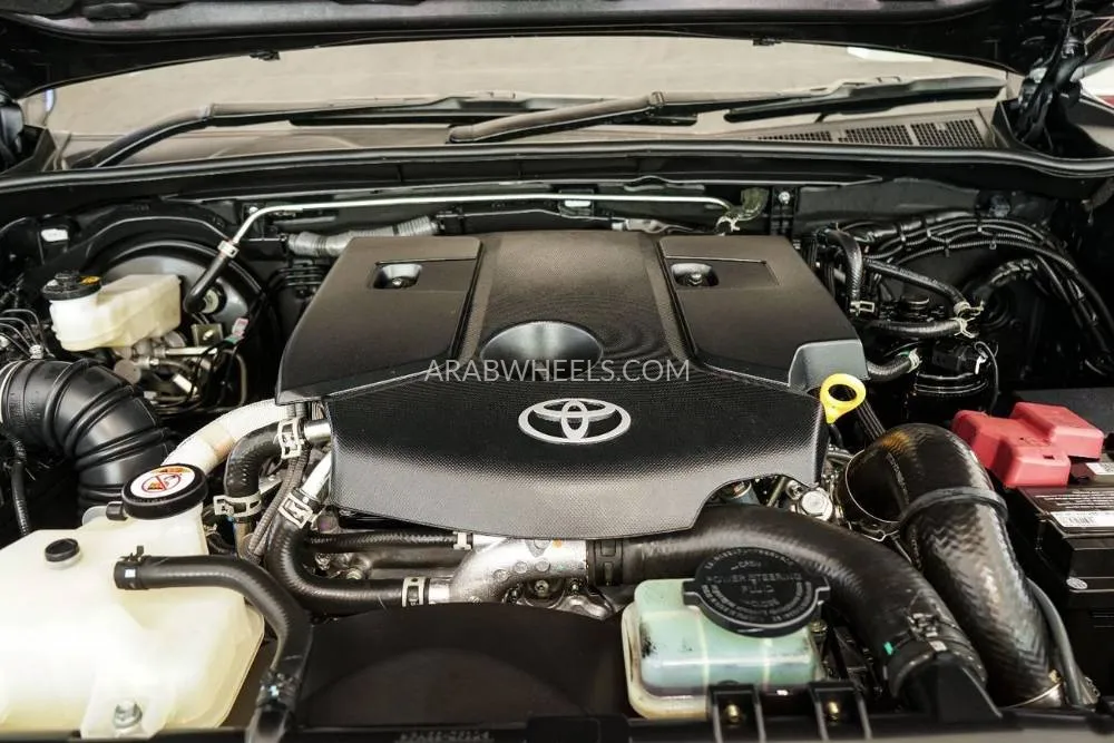 Toyota Hilux 2025 for Sale in Dubai Image-19