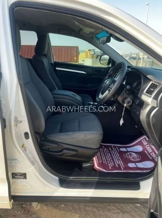 Toyota Kluger 2019 for Sale in Dubai Image-7