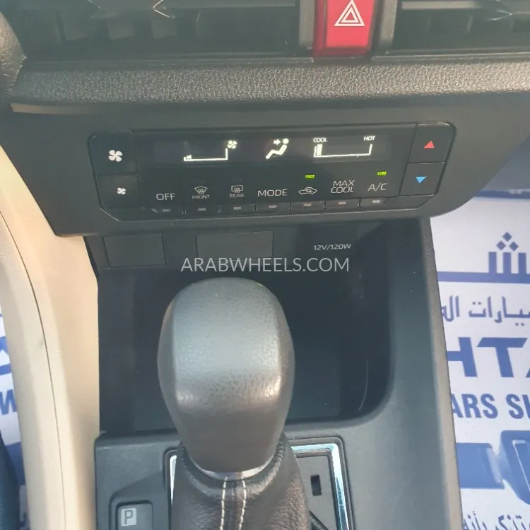 Toyota Yaris 2024 for Sale in Sharjah Image-2