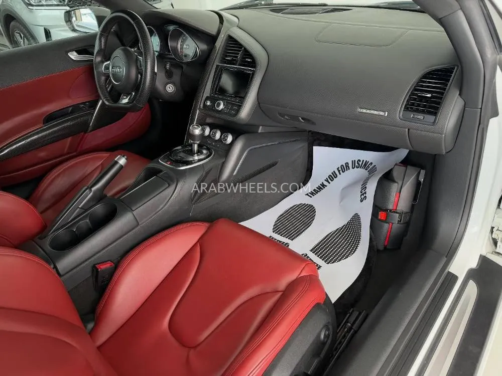 Audi R8 2014 for Sale in Abu Dhabi Image-13