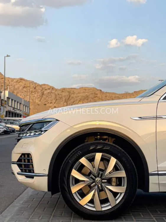 Volkswagen Touareg 2018 for Sale in Abu Dhabi Image-6