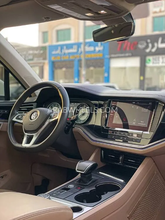 Volkswagen Touareg 2018 for Sale in Abu Dhabi Image-10
