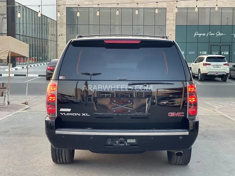 GMC Yukon XL 2012 for Sale in Sharjah Image-5