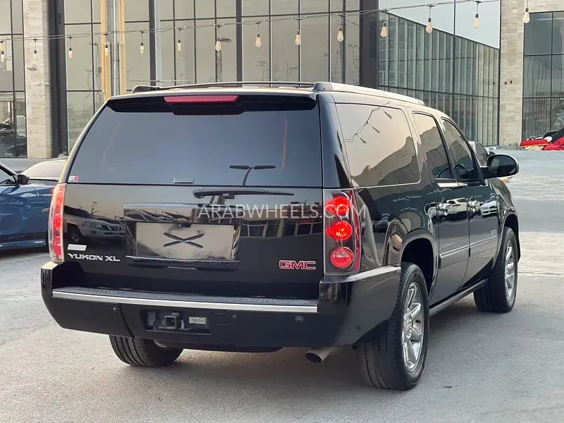GMC Yukon XL 2012 for Sale in Sharjah Image-6