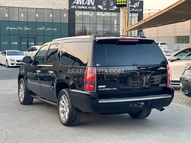 GMC Yukon XL 2012 for Sale in Sharjah Image-7