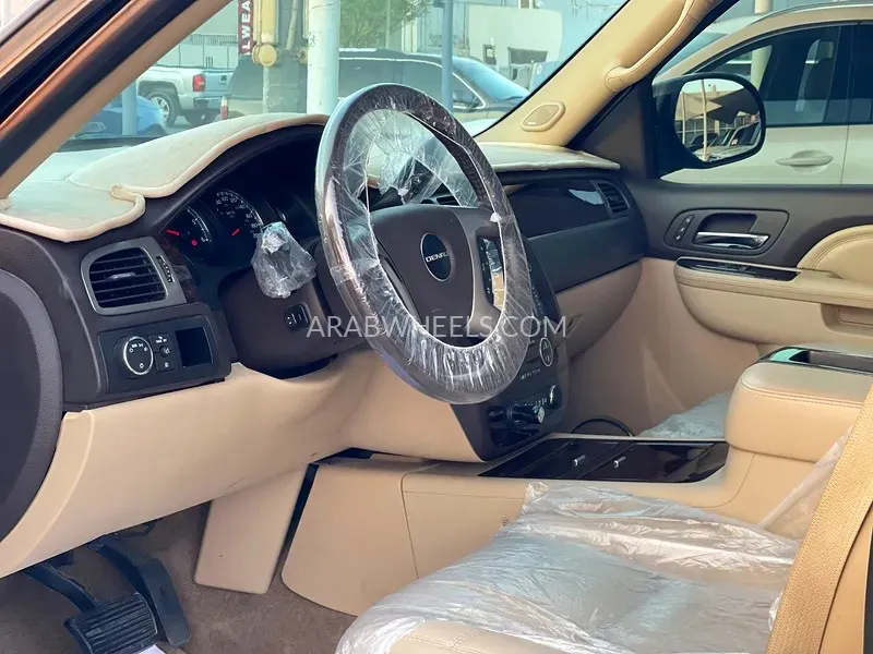 GMC Yukon XL 2012 for Sale in Sharjah Image-13