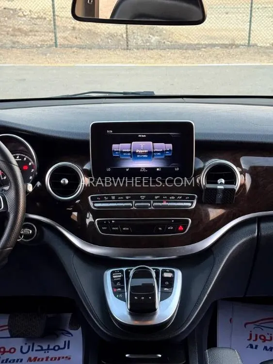 Mercedes Benz V Class 2018 for Sale in Abu Dhabi Image-9