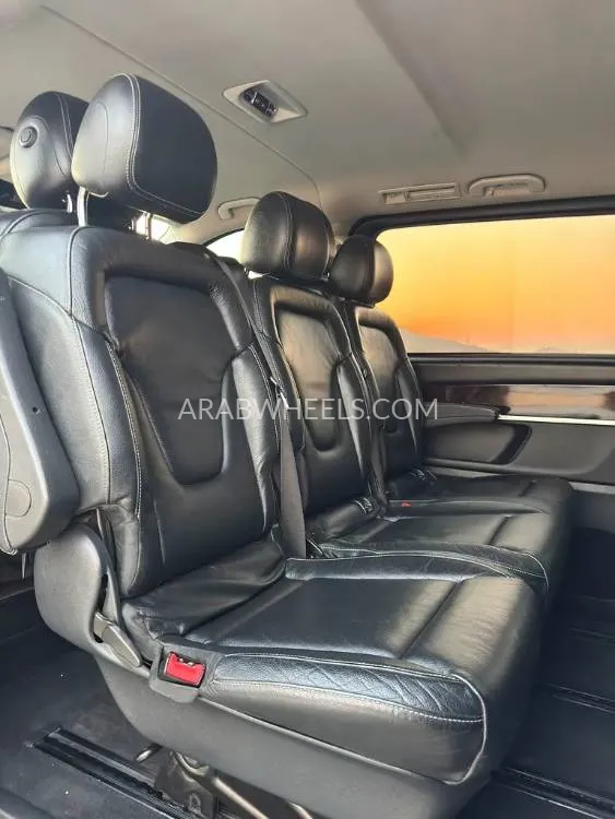 Mercedes Benz V Class 2018 for Sale in Abu Dhabi Image-12