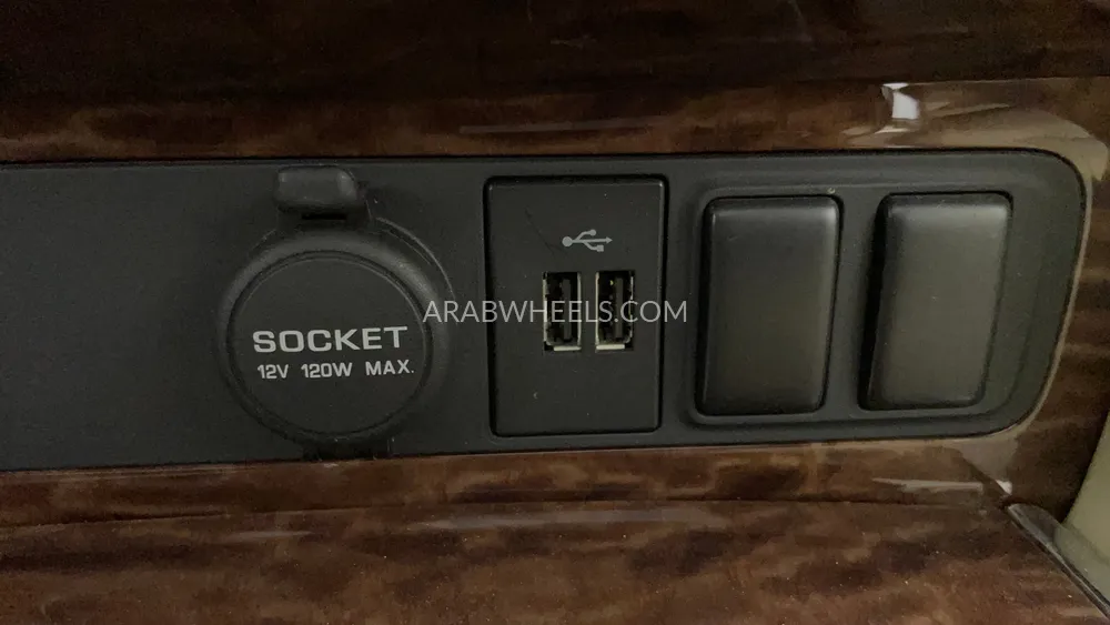 Nissan Patrol 2018 for Sale in Dubai Image-57