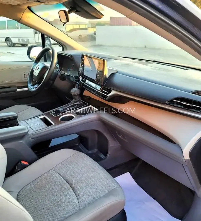 تويوتا سيينا 2022 for Sale in الشارقة Image-9