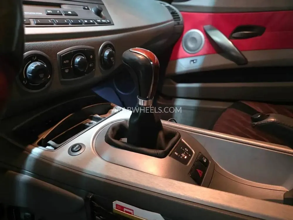 BMW Z4 2004 for Sale in Dubai Image-8