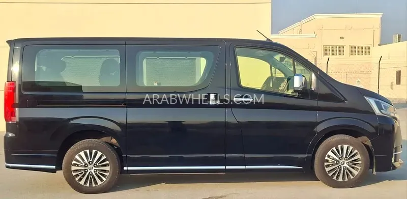 Toyota Granvia 2023 for Sale in Sharjah Image-2