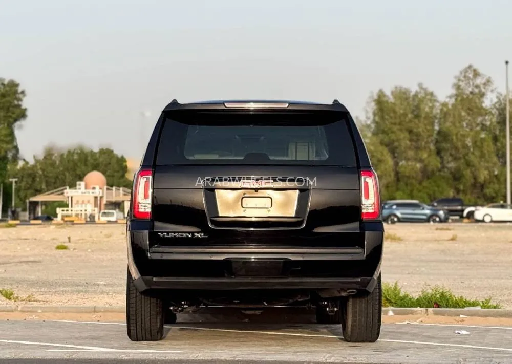 GMC Yukon XL 2020 for Sale in Sharjah Image-5