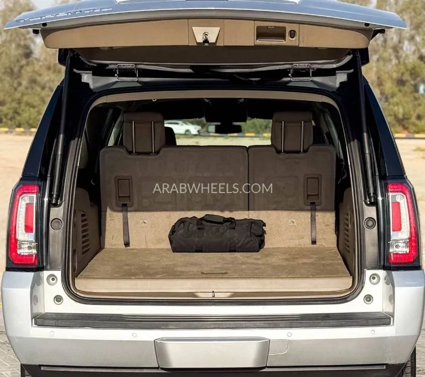 GMC Yukon XL 2020 for Sale in Sharjah Image-7